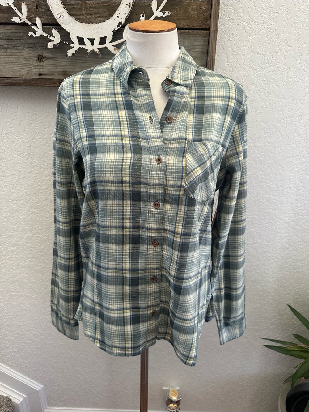 Kuhl Trailside green plaid button down cotton shirt ladies Snalk NWT